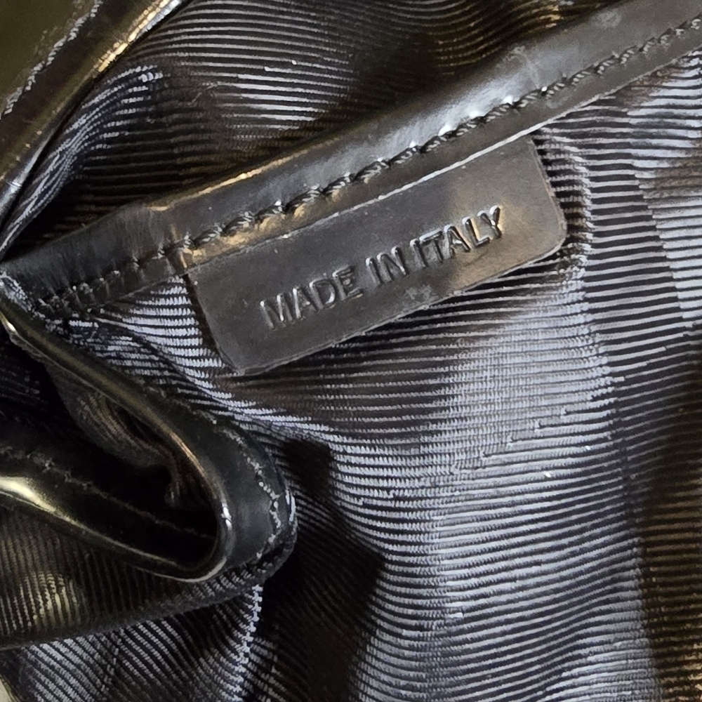 Elegant BURBERRY Black Quilted Crossbody Bag - Picture 6 of 9